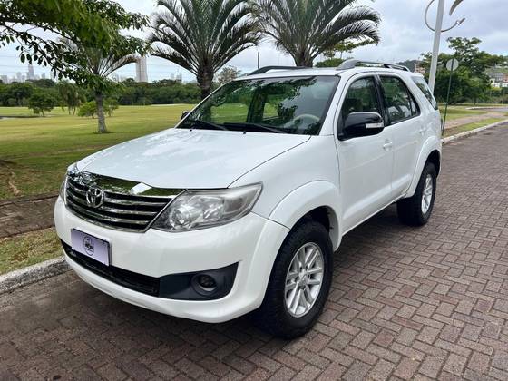 TOYOTA HILUX SW4 2.7 SR 4X2 16V FLEX 4P MANUAL TOYOTA HILUX SW4 2.7 SR 4X2 16V FLEX 4P MANUAL